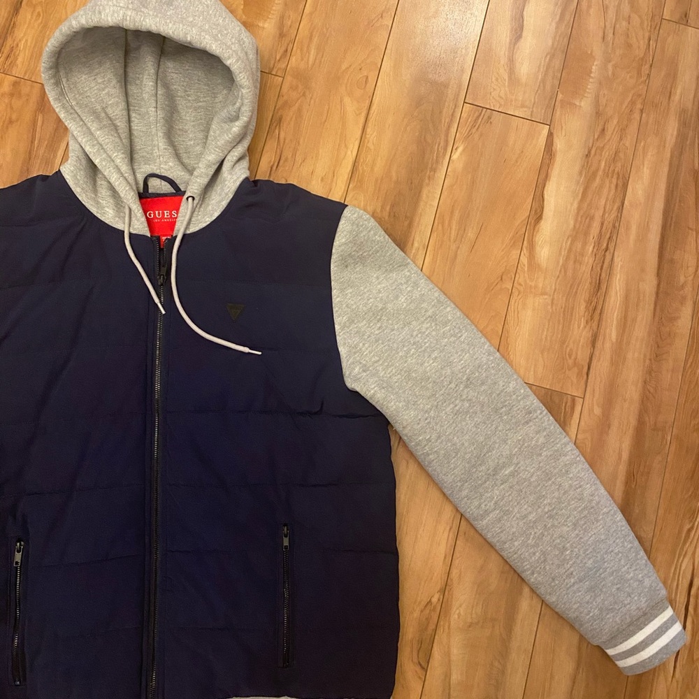 Mens GUESS zip-up jacket. XL